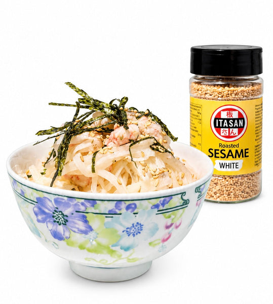 Kinaradisesalat med Kewpie-mayonnaise, noritang, rejer &amp; sesam