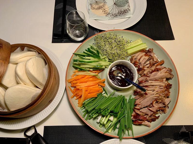 Bao med and, grøntsager og hoisin sauce
